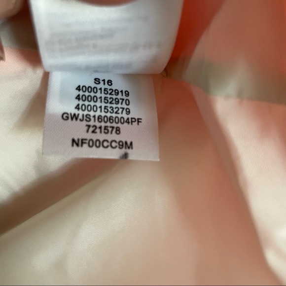 The North Face NWOT Peach Puffer Vest - Picture 5 of 10